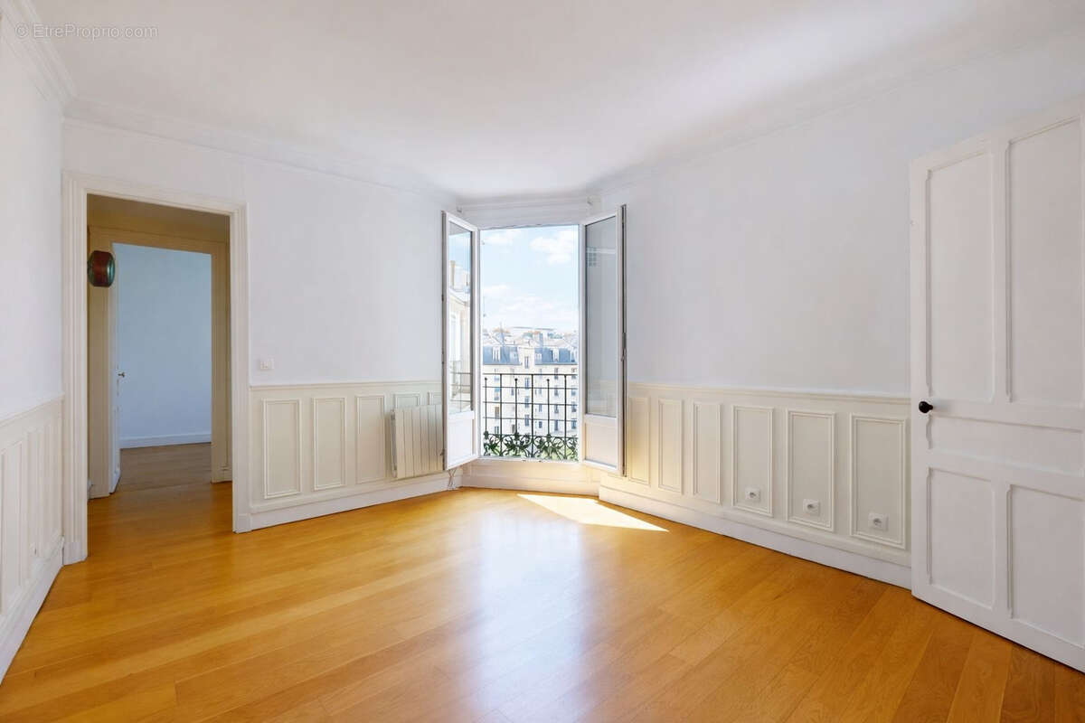 Appartement à PARIS-14E