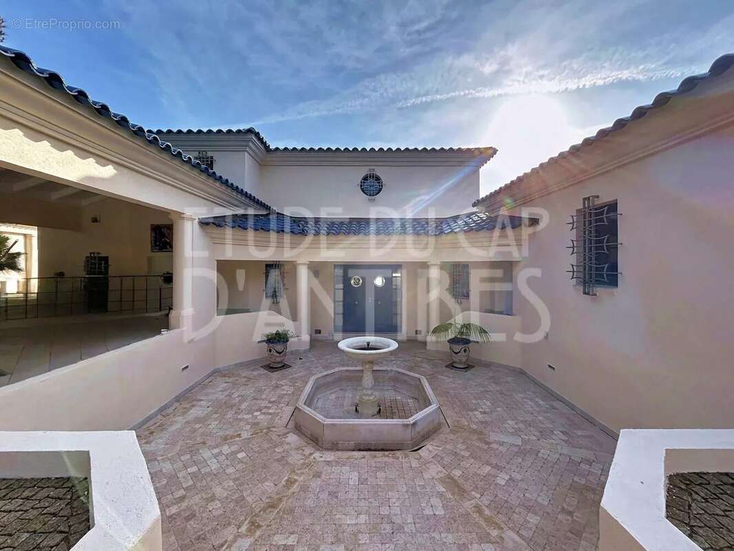 Maison à ROQUEBRUNE-SUR-ARGENS