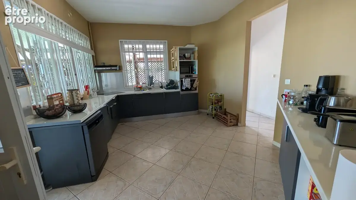 Exceptionnel à Cayenne Bourda : Villa d’architecte avec vue mer panoramique et fort rendement locatif - photo 20