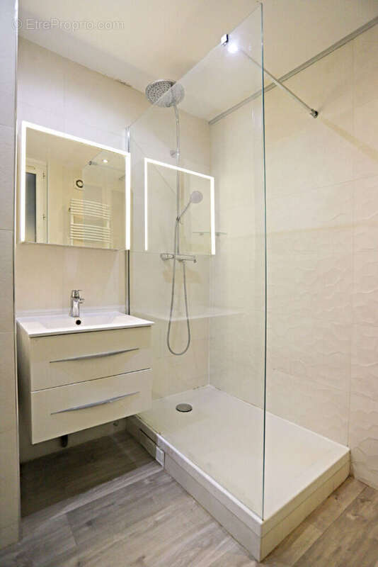 Appartement à PARIS-14E