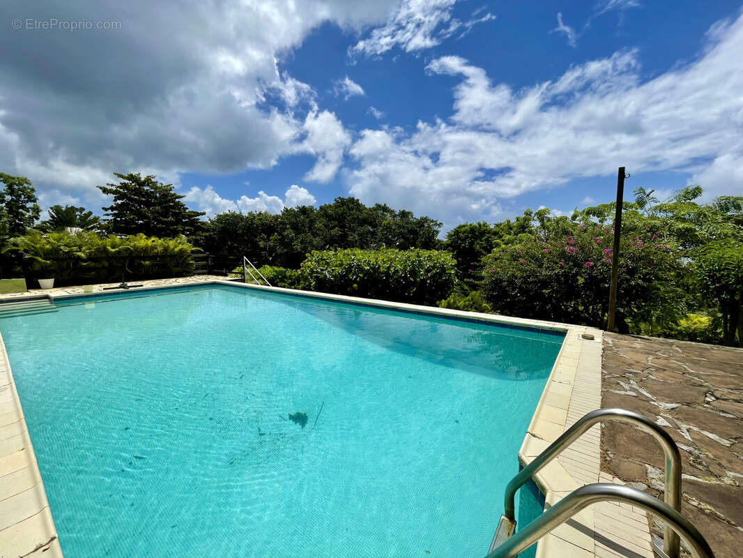Magnifique propriete t5 + appartement t2 avec piscine vue mer centre du gosier - photo 2