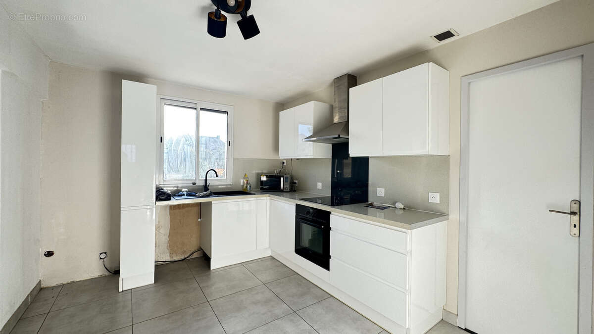 Maison à SAINT-LAURENT-DE-LA-SALANQUE