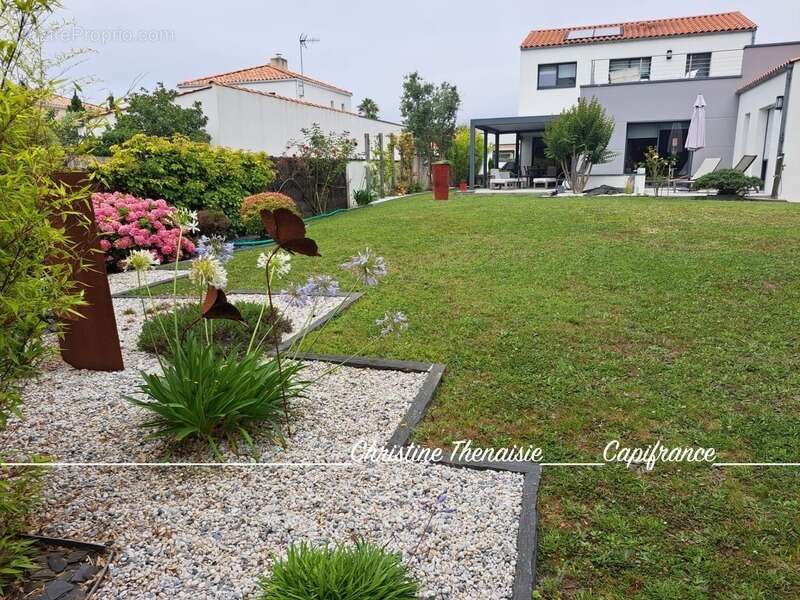 Maison contemporaine Beaux volumes - 5 chambres - Pergola - Garage SAINT GILLES CROIX DE VIE (85) - photo 32