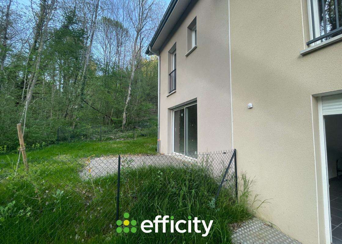 Maison à LA CHAPELLE-DE-LA-TOUR