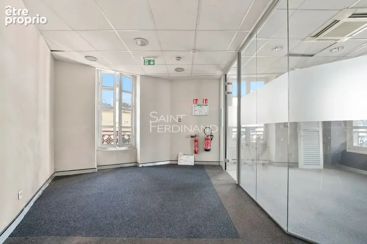 PARIS 15. COMMERCE - Local commercial/habitation/prof.libérales  67,70 m² - photo 6