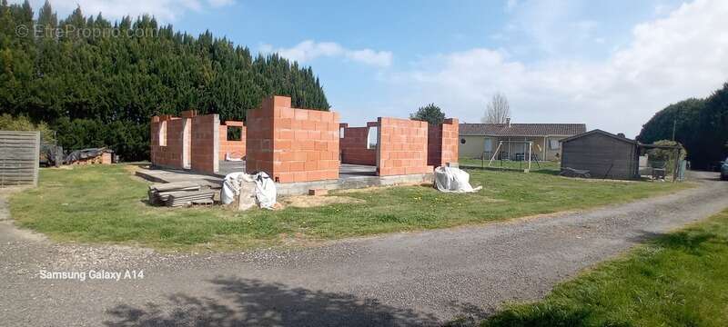 Terrain à MEILHAN-SUR-GARONNE