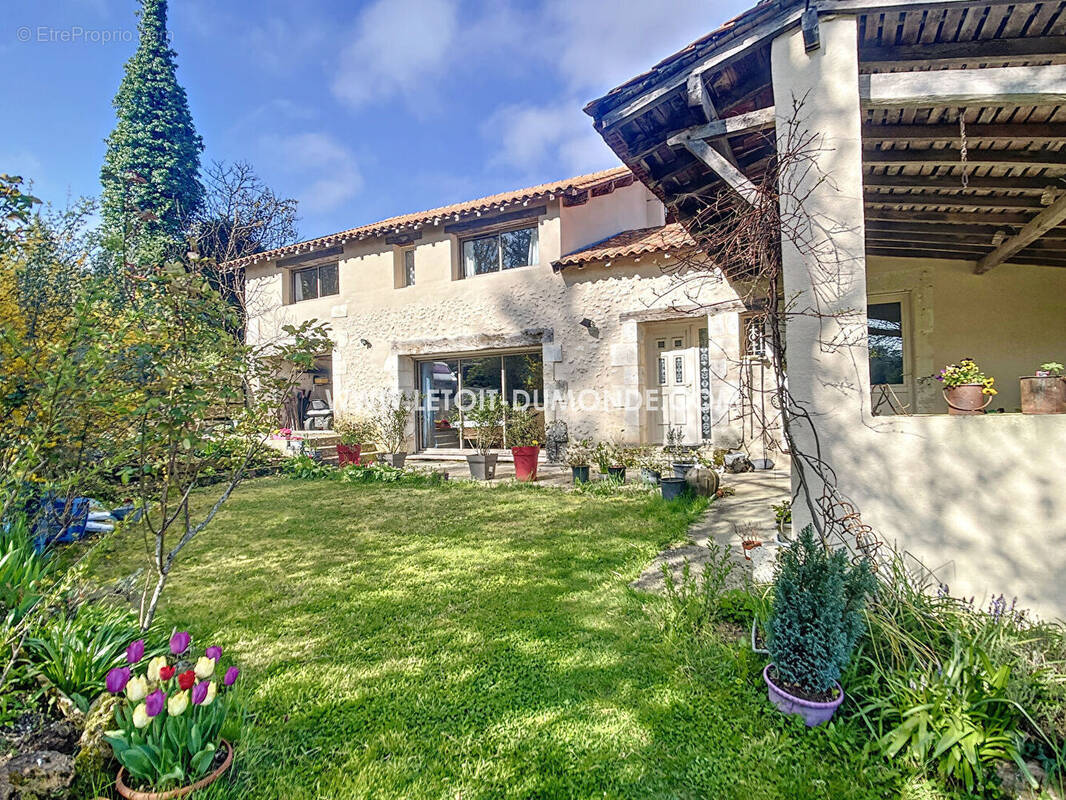 Maison à SAINT-GERMAIN-DU-SALEMBRE