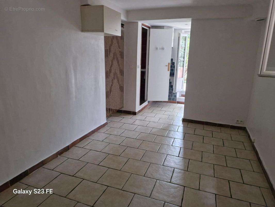 STUDIO de 20,20m² à Draguignan hors centre ville et non loin de la gare routière - photo 3
