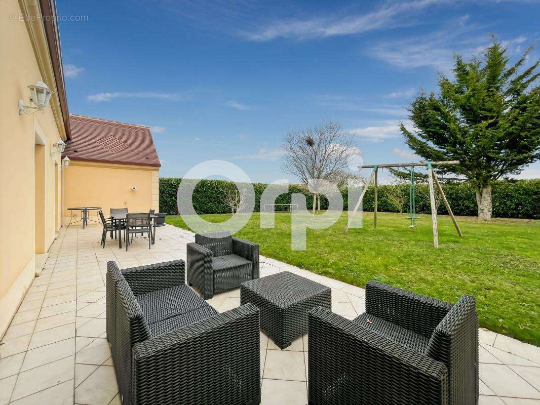 Maison à SAINTE-GEMME-MORONVAL