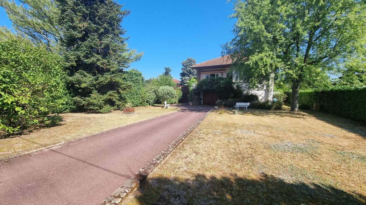 Maison à FONTAINES-SUR-SAONE