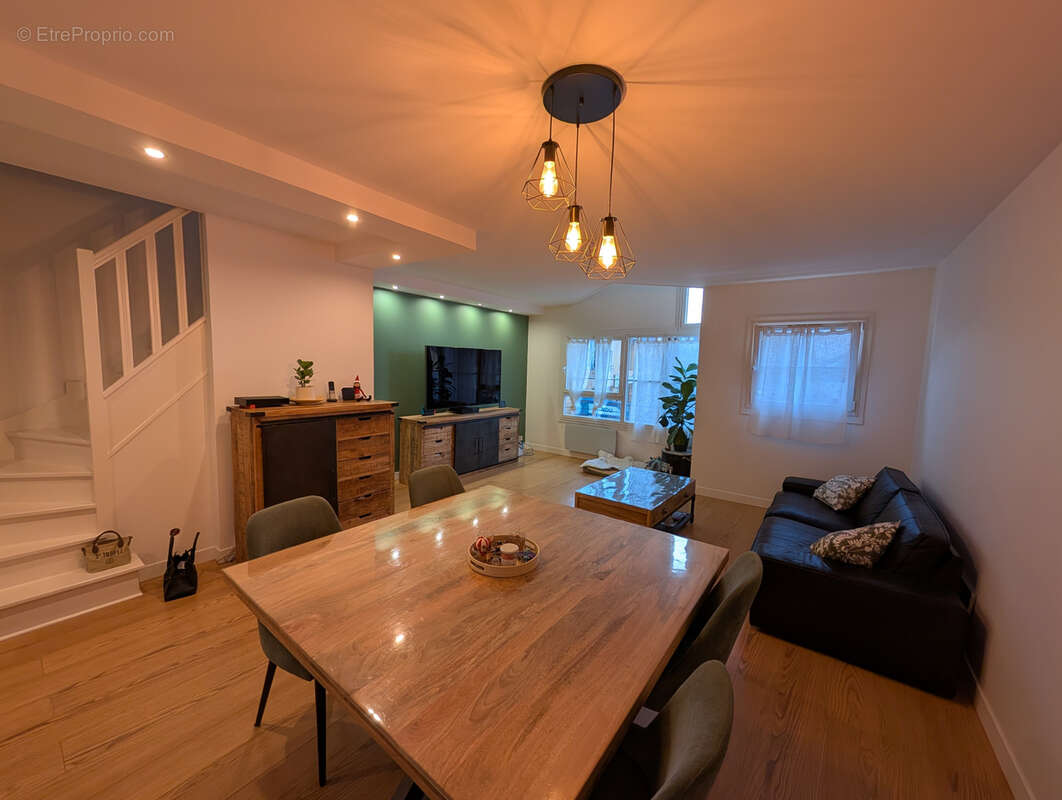 Appartement à EZANVILLE