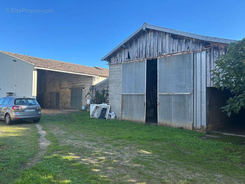 Maison à MOULIETS-ET-VILLEMARTIN