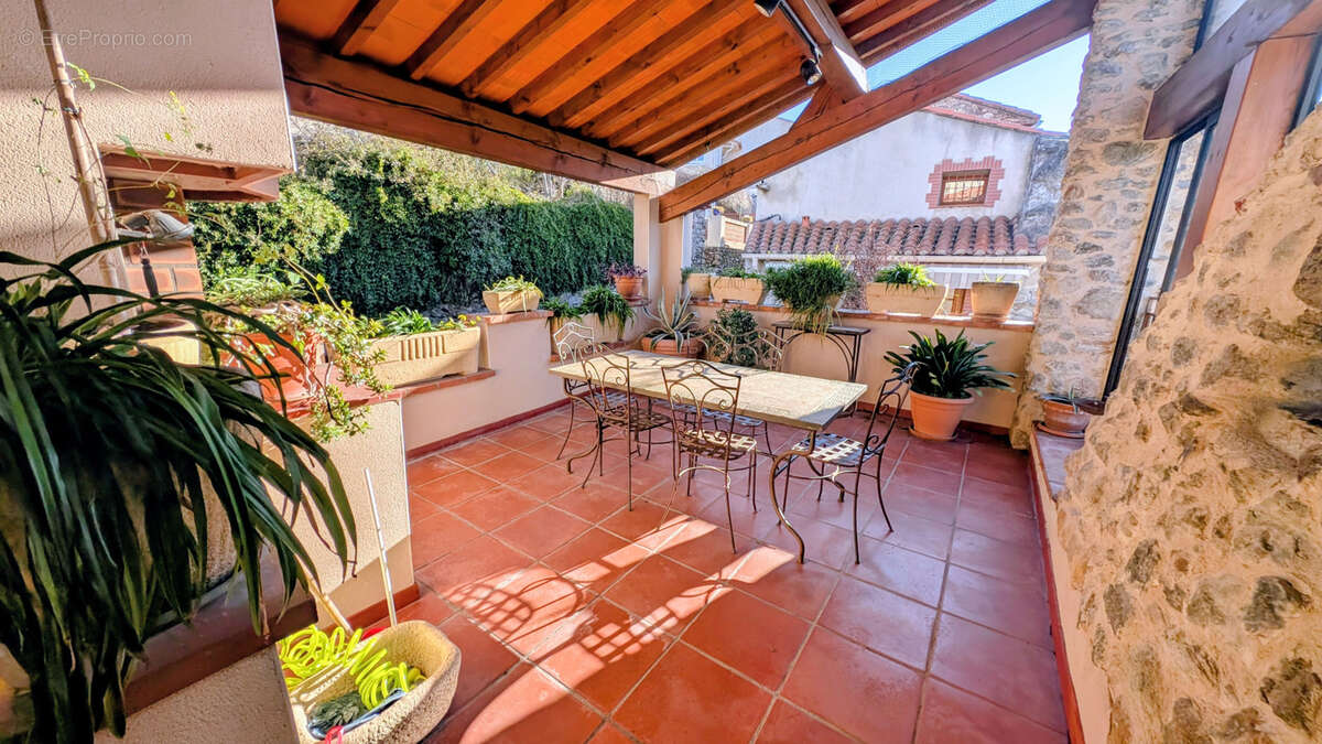 Maison à LAROQUE-DES-ALBERES