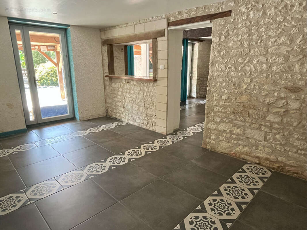 Maison à LA ROCHE-RIGAULT