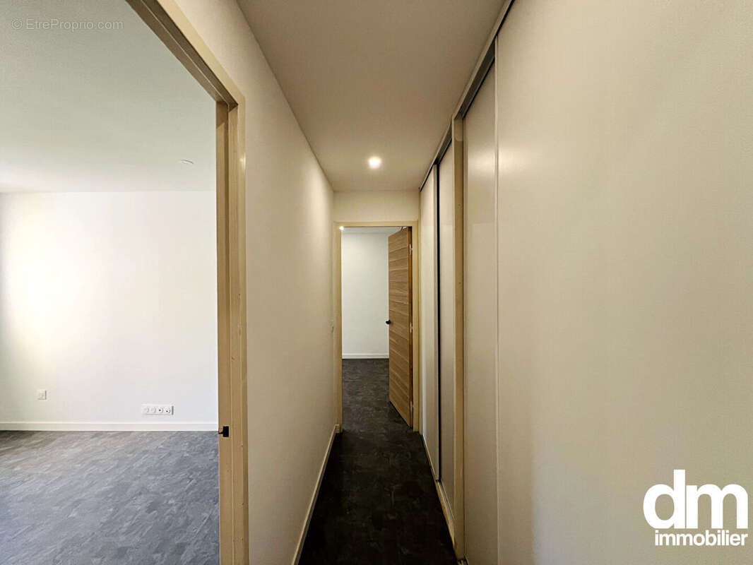 Appartement de type 4 entièrement renové d'une surface de 87m2 avec cellier, extérieur et garage - photo 11