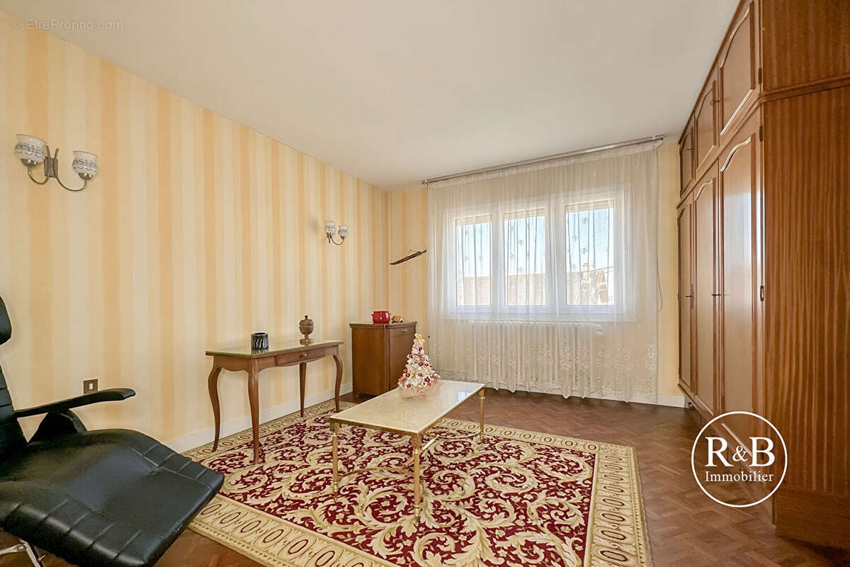 Maison à LES CLAYES-SOUS-BOIS