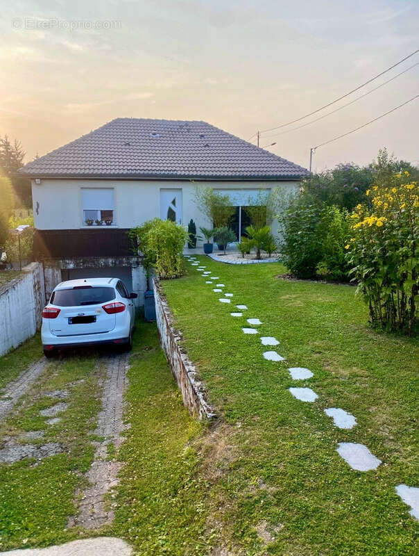 Maison à CHARNY-LE-BACHOT