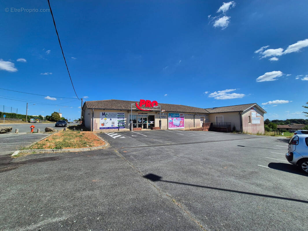 Parking à SAUVETERRE-DE-GUYENNE