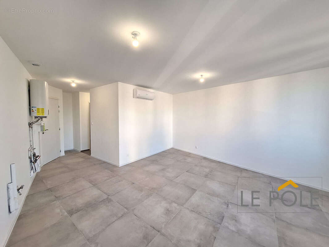 Appartement à SUZE-LA-ROUSSE