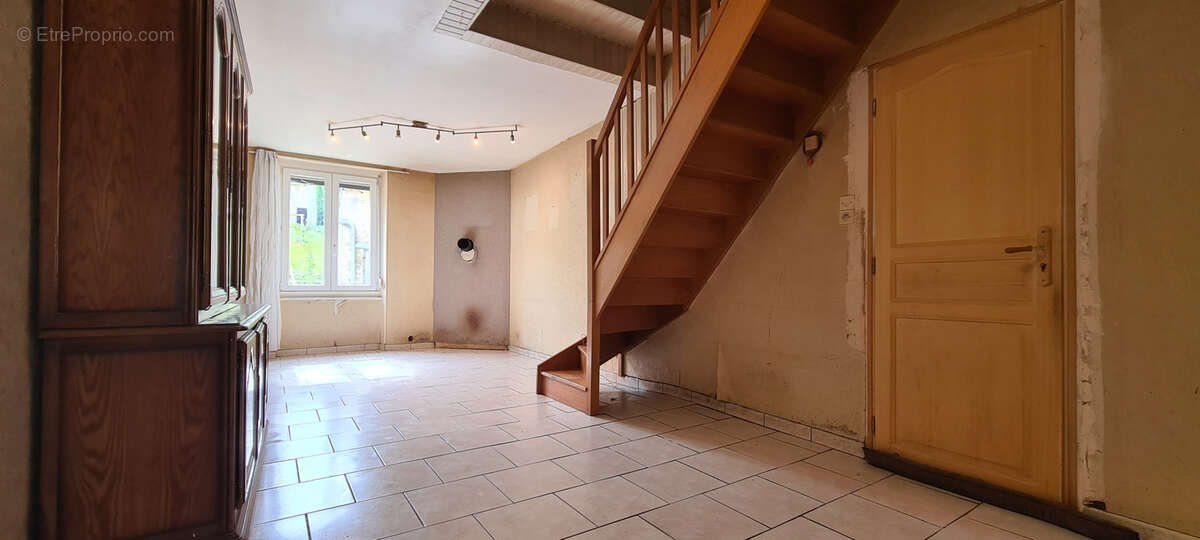 Maison à LINY-DEVANT-DUN