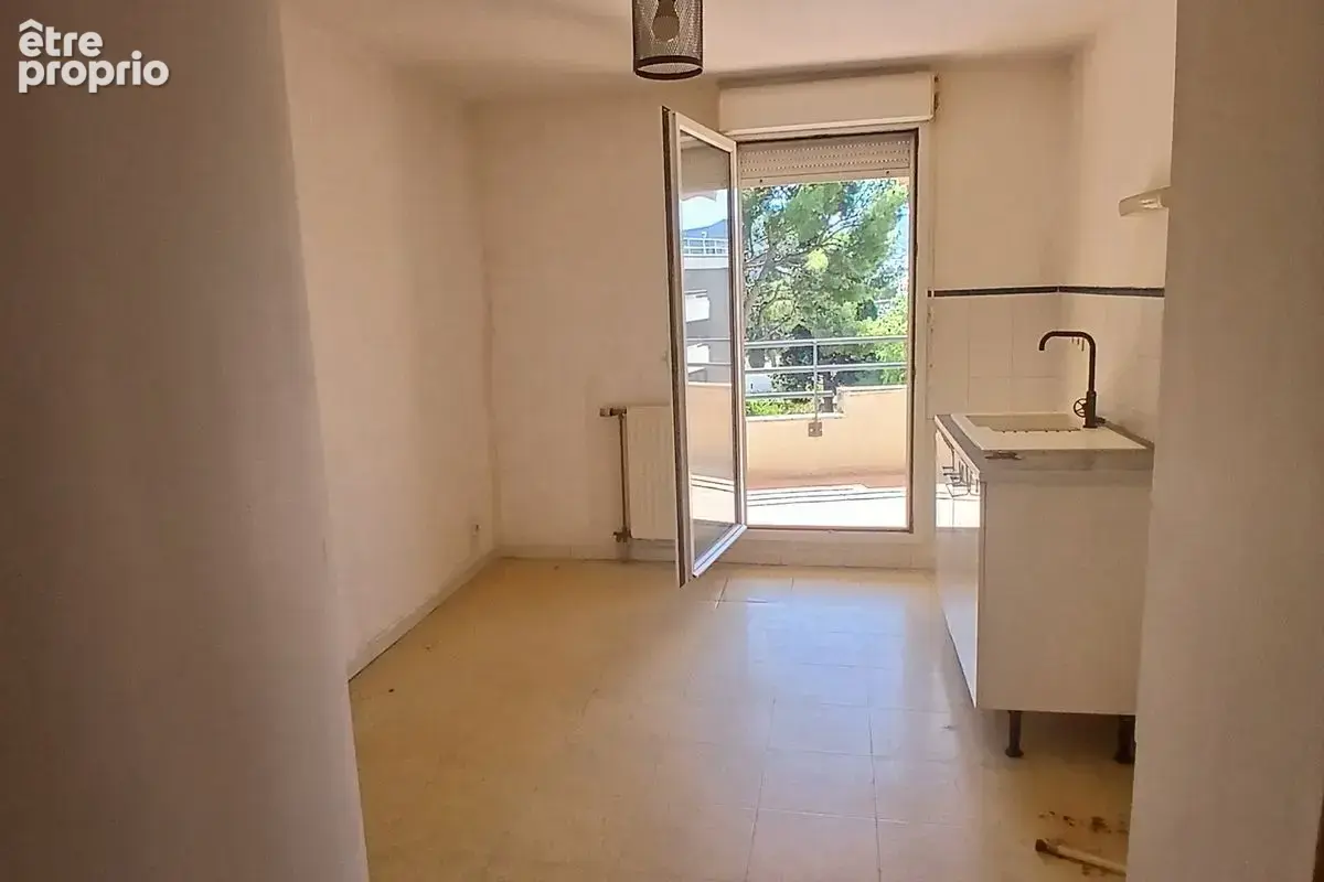 E3477C028L Très bon rapport qualité T4 79m² terrasse de 14m² en 3ième et dernier étage sans ascenseur - photo 3