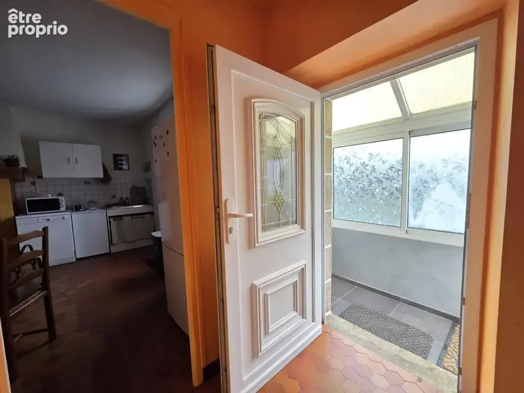Maison de plain-pied avec jardin, garage et dépendance, à 5 - photo 2