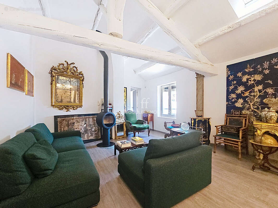 Appartement à VILLENEUVE-LES-AVIGNON