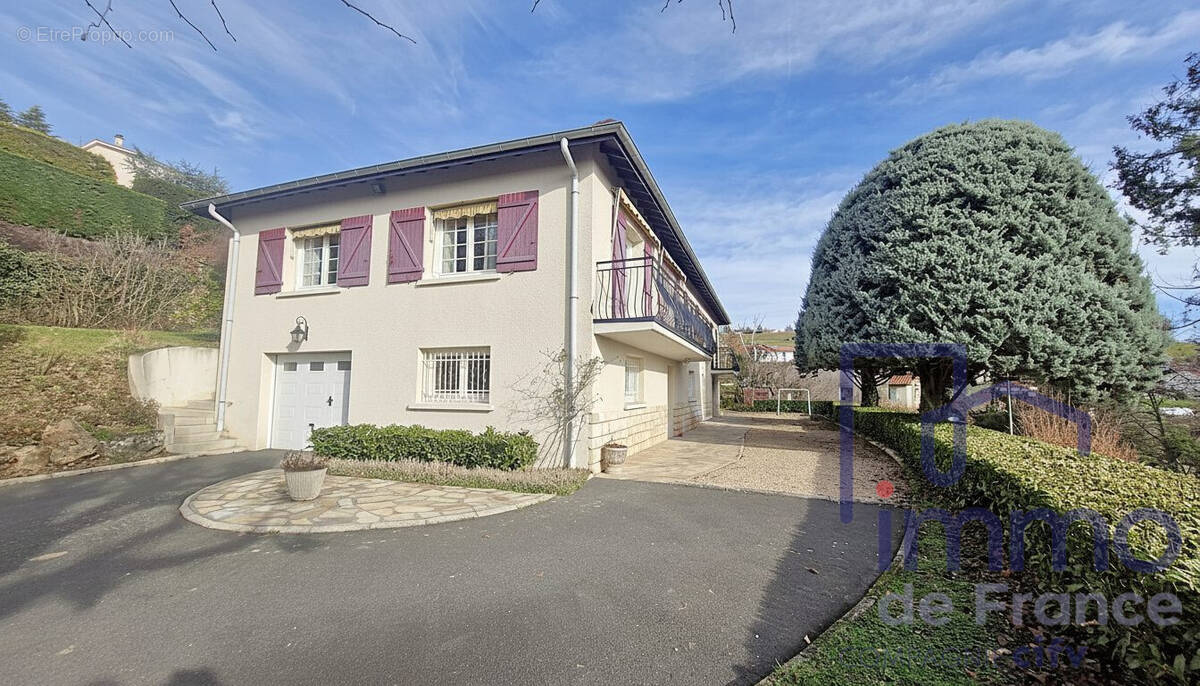 Maison à LA TOUR-EN-JAREZ