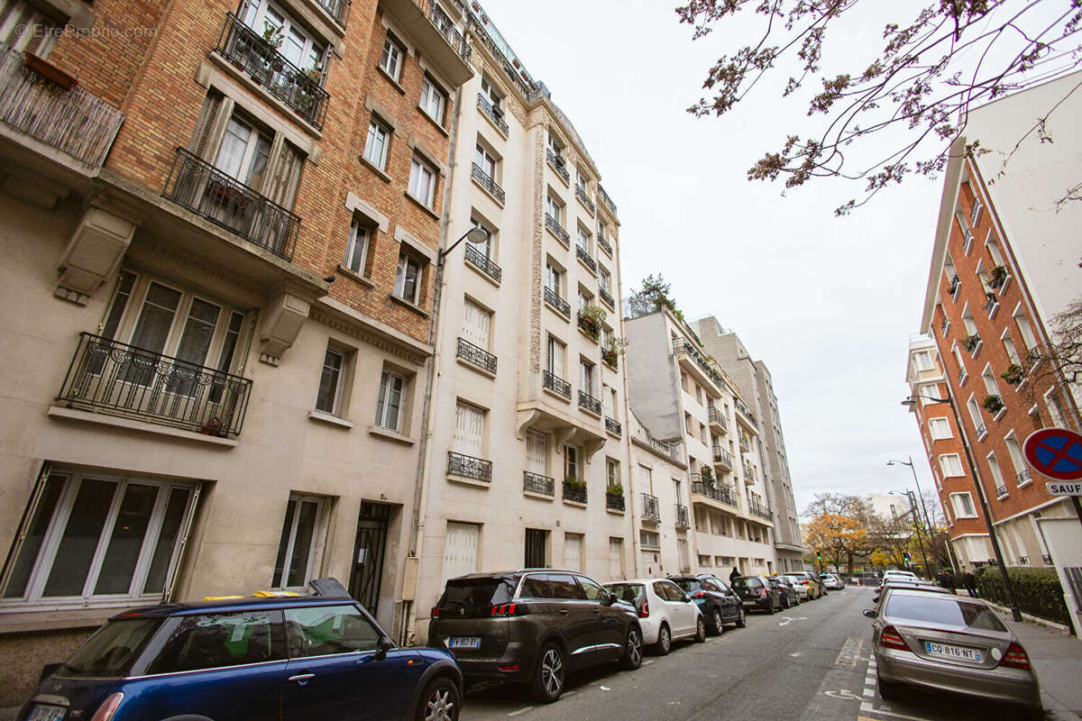Appartement à PARIS-14E