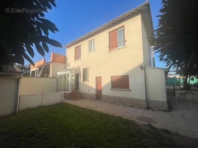 Maison à SARTROUVILLE