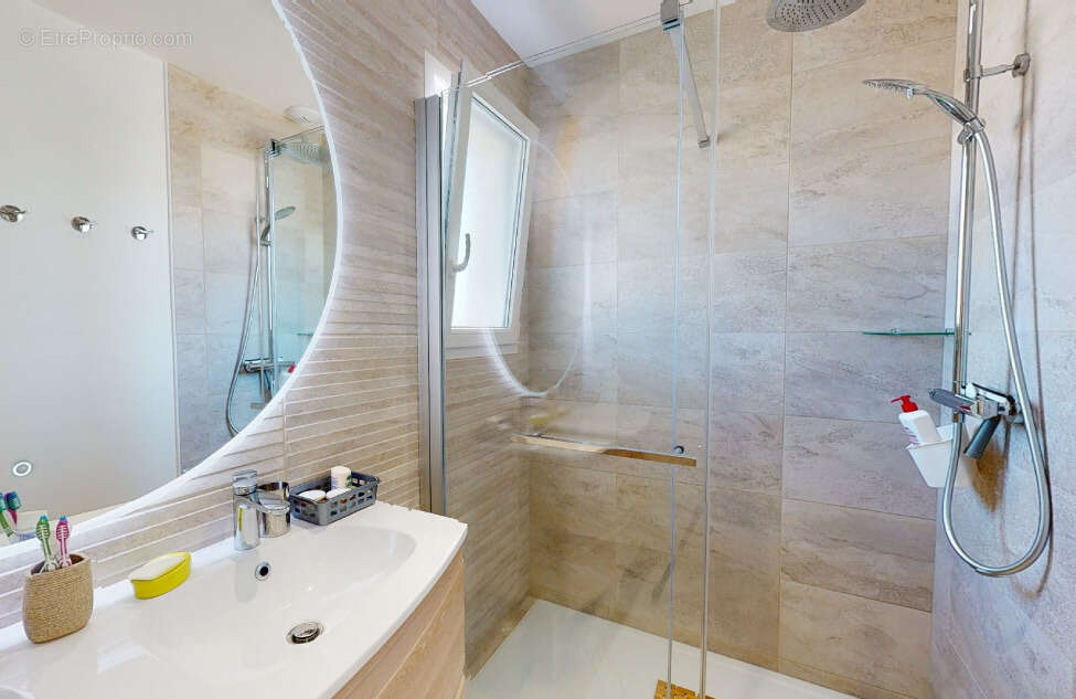 Terrain à CASTRES-GIRONDE