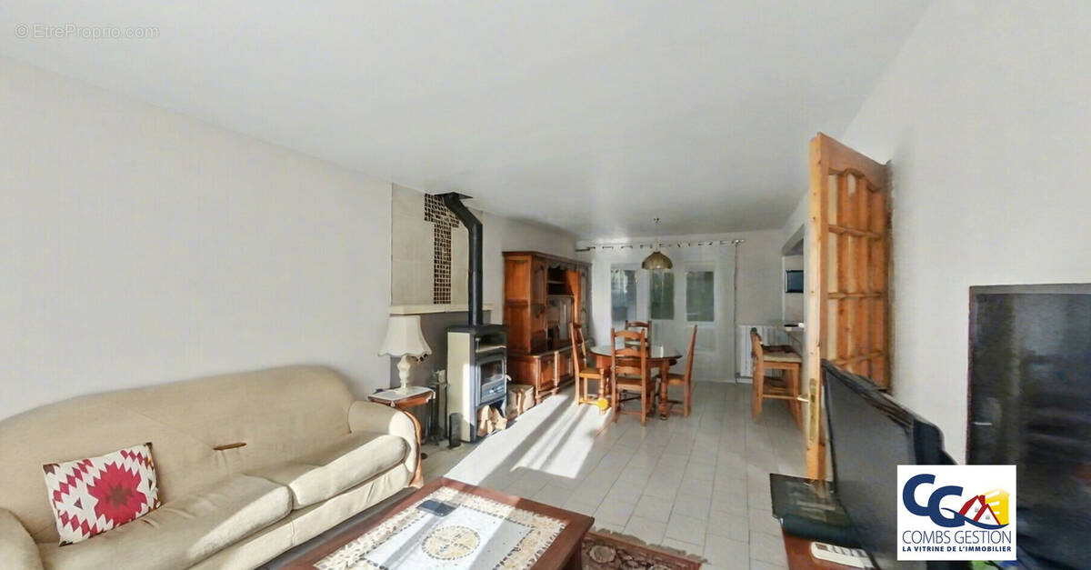 Maison à COMBS-LA-VILLE