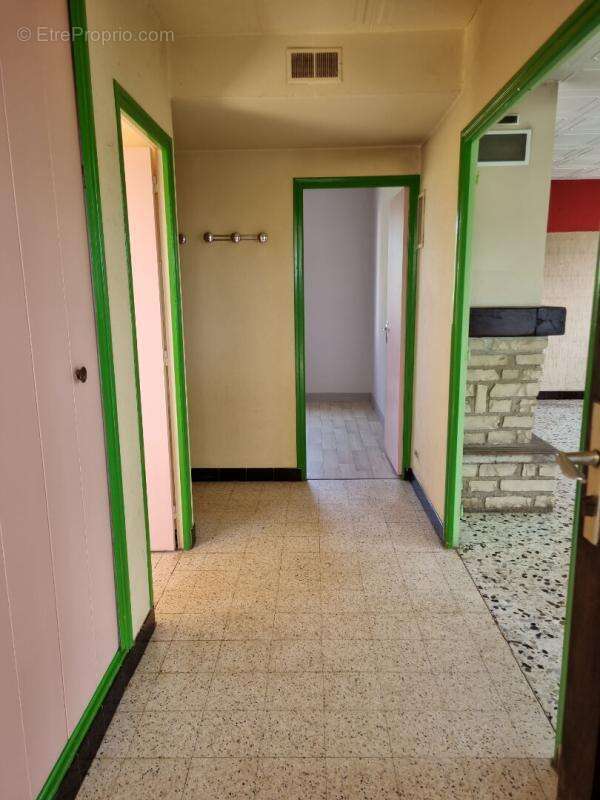 Maison salon sejour cheminee insert, 3 chambres et veranda - photo 5