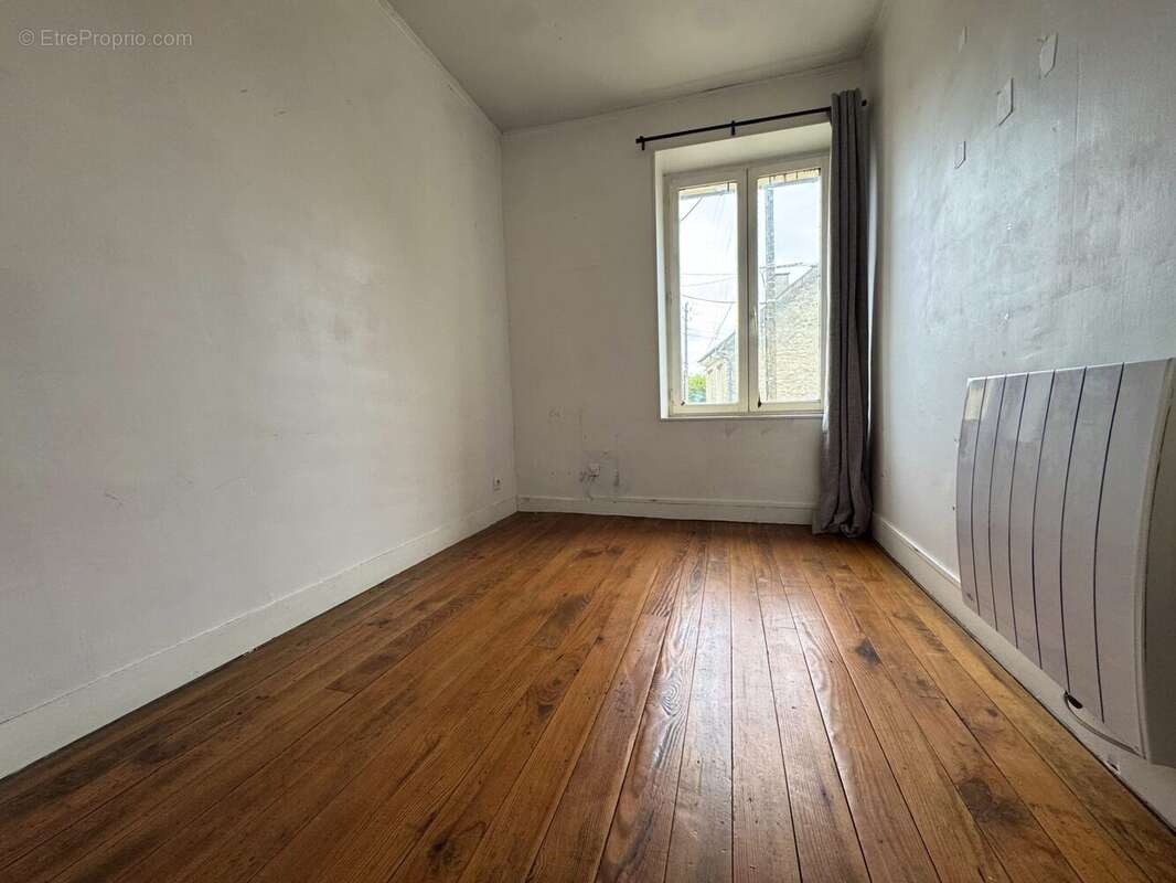 Maison à THIERS-SUR-THEVE