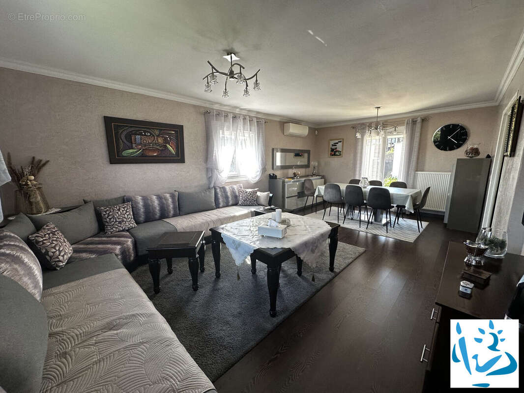 Maison à SAINT-JULIEN-DU-SAULT