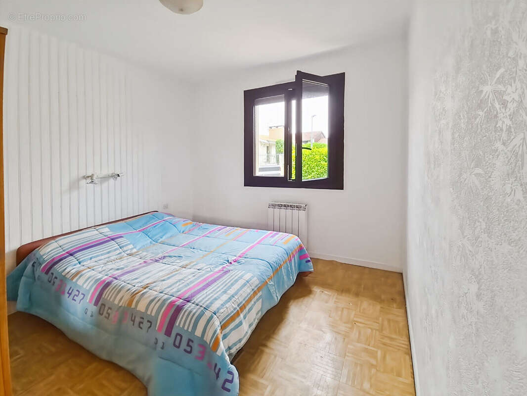 Villenave d ornon-Vieux-Bourg-T5-(3 Chambres+1 bureau ) Garage-Dépendance-Terrain - photo 7