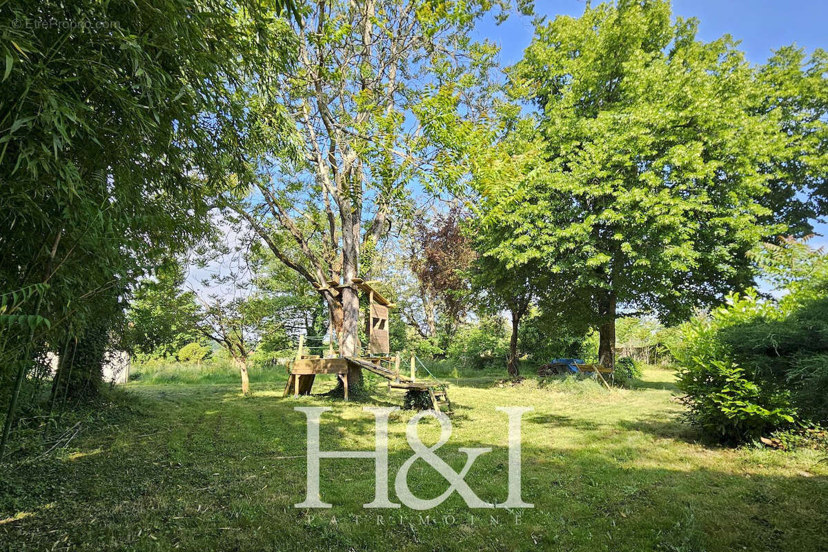 Maison à BONNEUIL-MATOURS