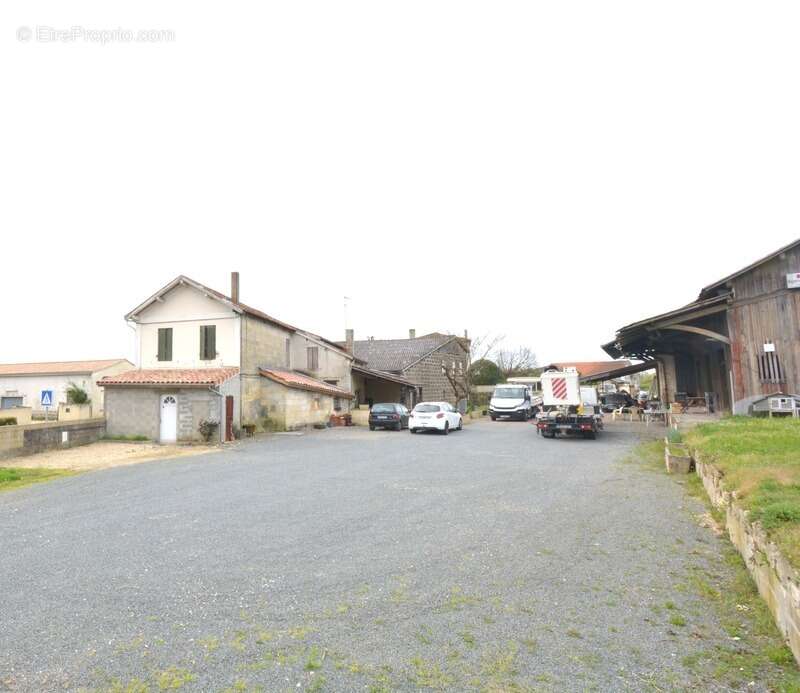 Maison à LES EGLISOTTES-ET-CHALAURES