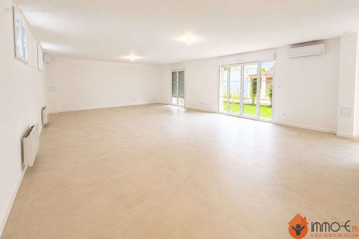 Maison 138 m² à Bussy-Saint-Georges  - photo 2