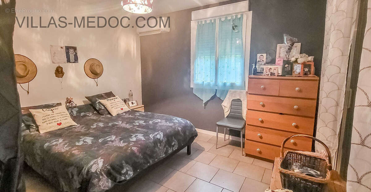 Maison à VENDAYS-MONTALIVET