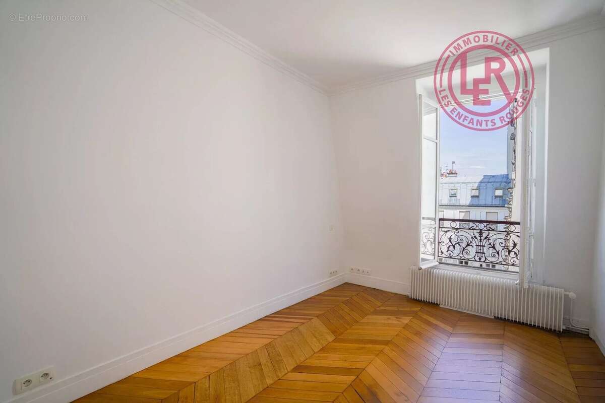 Paris 7ème - Ecole Militaire - Avenue de la Bourdonnais - Appartement de 2 chambres de 45,53m2 au dernier étage par ascenseur - photo 2