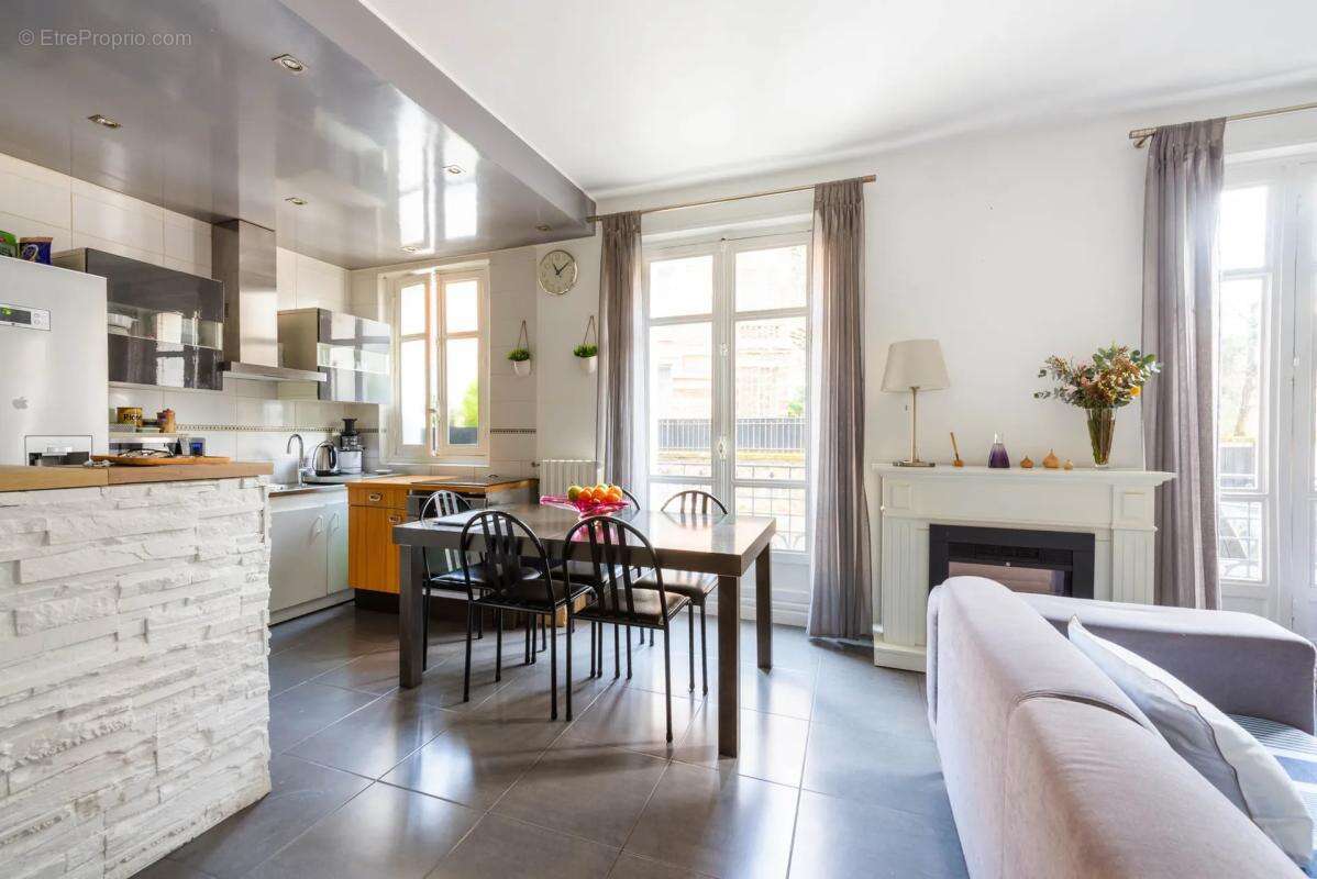 Appartement à COURBEVOIE