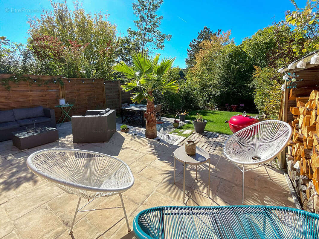 Maison à VOISINS-LE-BRETONNEUX