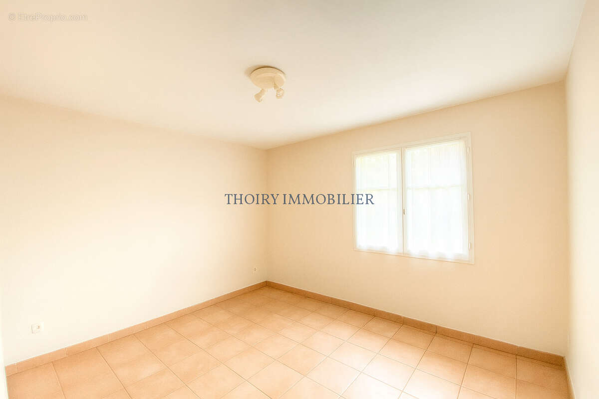 Maison à THOIRY