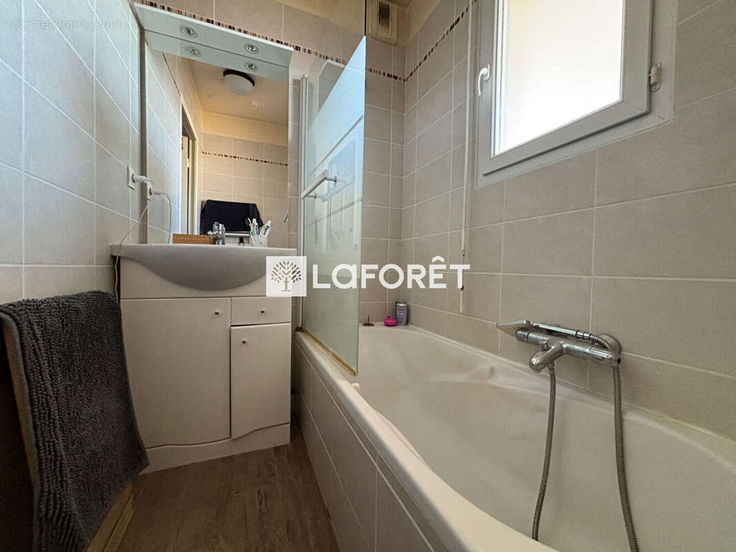 Appartement à SAINT-LAURENT-DU-VAR