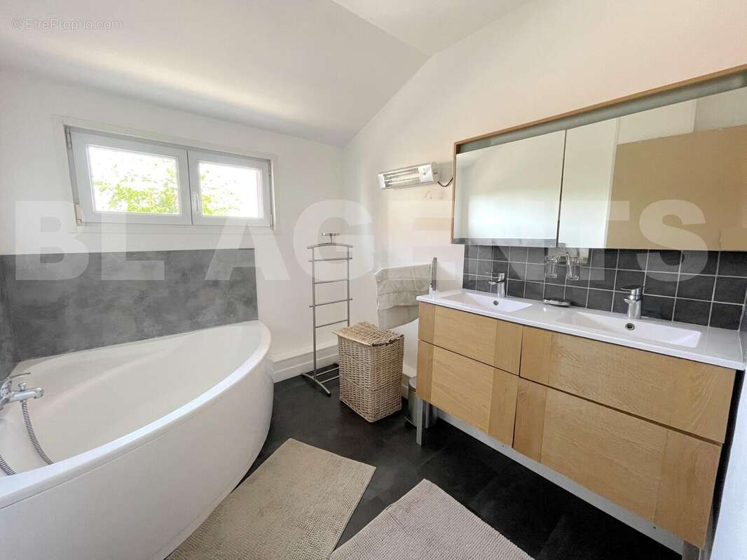 SDB - Commerce à AUBERS