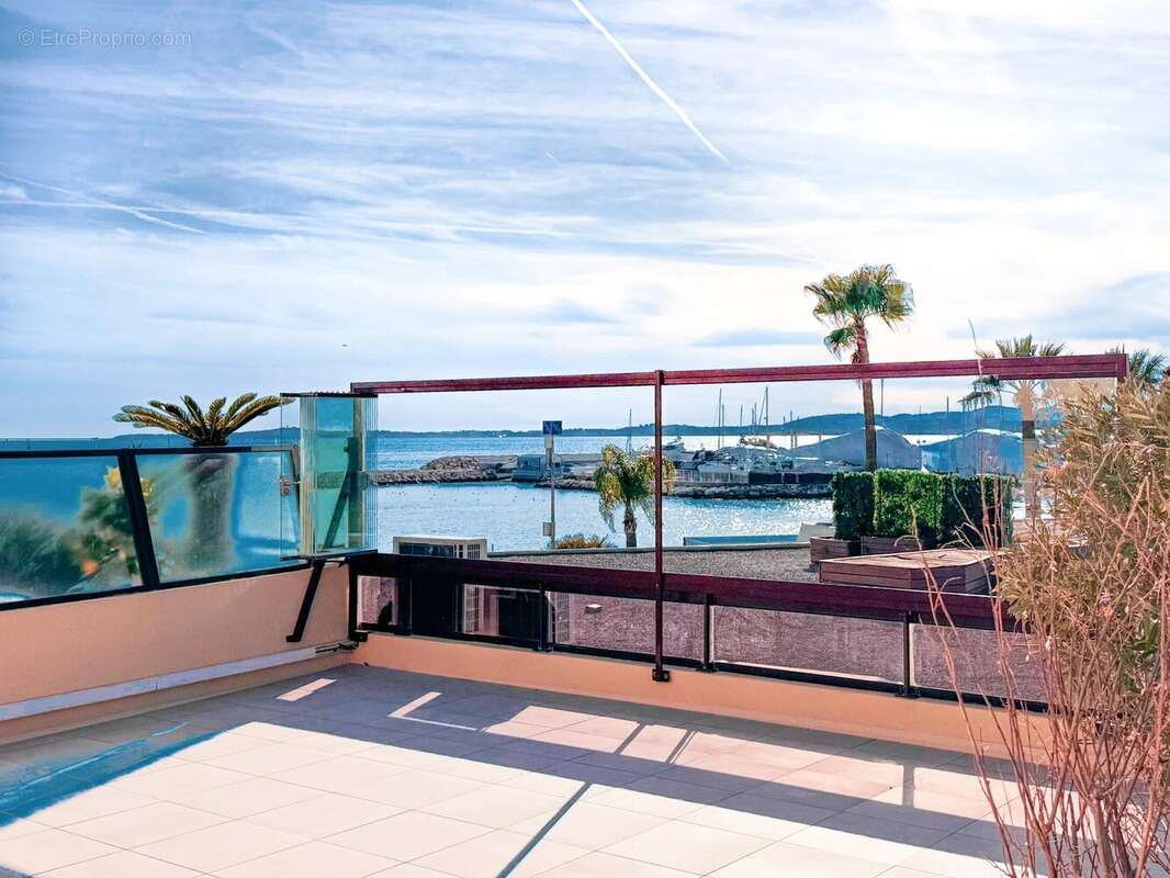 Appartement à SAINT-LAURENT-DU-VAR