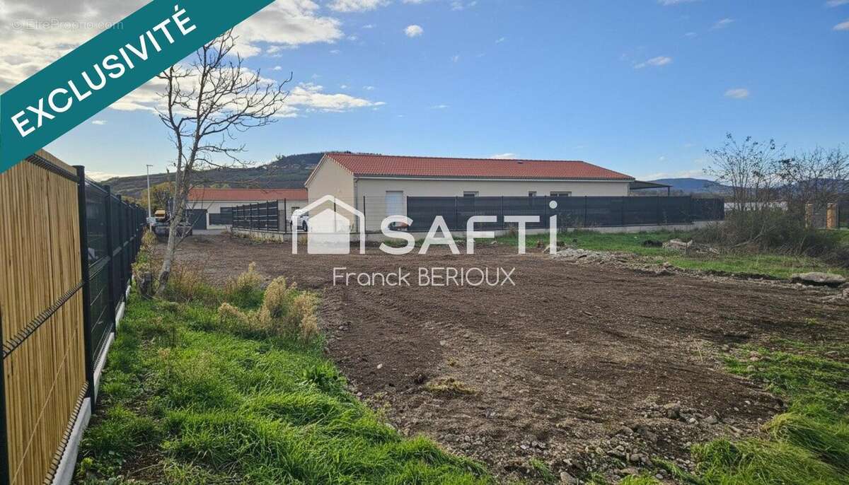 Photo 2 - Terrain à LES MARTRES-DE-VEYRE