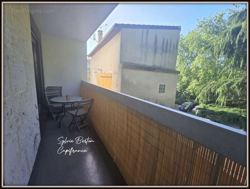 Appartement à VAUJOURS
