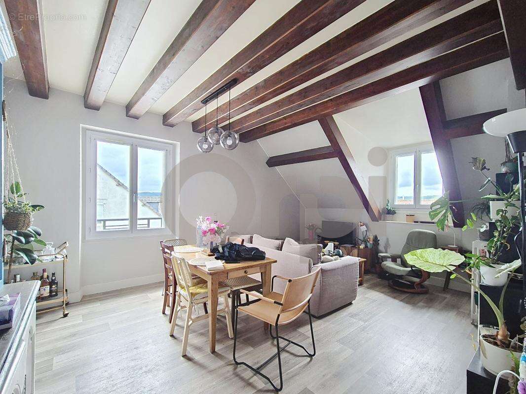 Appartement à LE LARDIN-SAINT-LAZARE